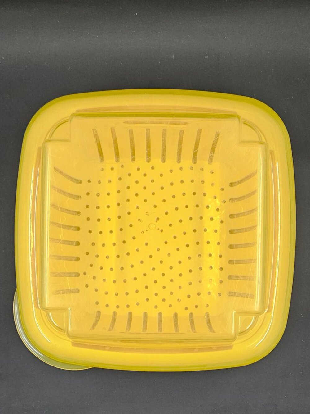 Hutzler Berry Box Wash-Serve-Store Set Yellow GUC